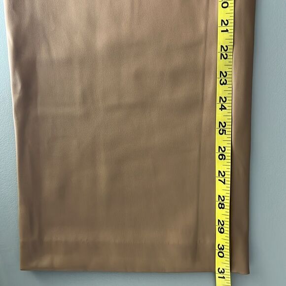 018 New Halogen® Wide Leg Faux Leather Cargo Pants
Size M - Picture 11 of 12